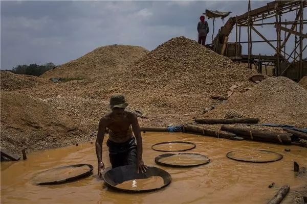 钻石为什么那么值钱 (钻石是怎么形成的为什么这么值钱)