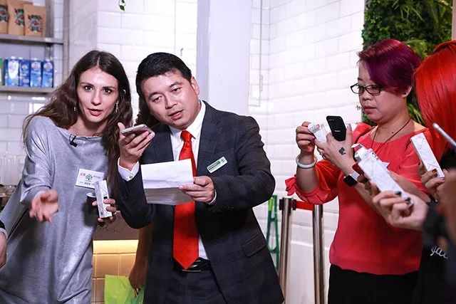 你还在做代购,人家已经靠代购把公司做上市了