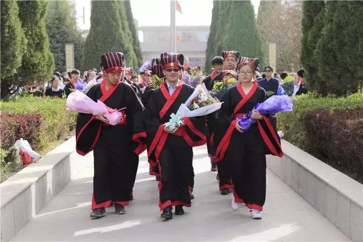 靖远县清明扫墓活动视频,清明祭英烈活动仪式