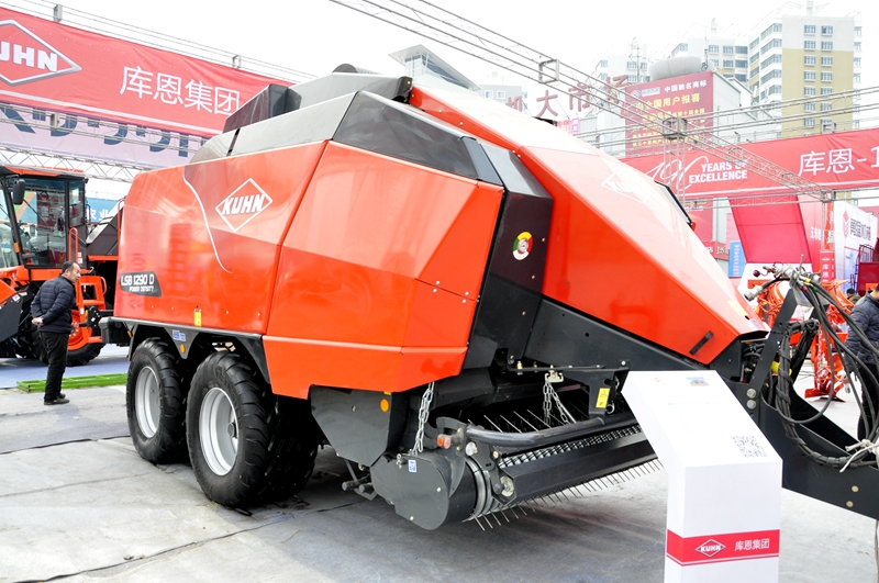 怎样的一台打捆机可以创造高收益？一天可打800捆！每捆600公斤！