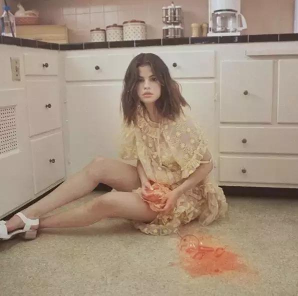 贾斯汀比伯前任赛琳娜,傻脸娜和贾斯汀比伯以前在一起