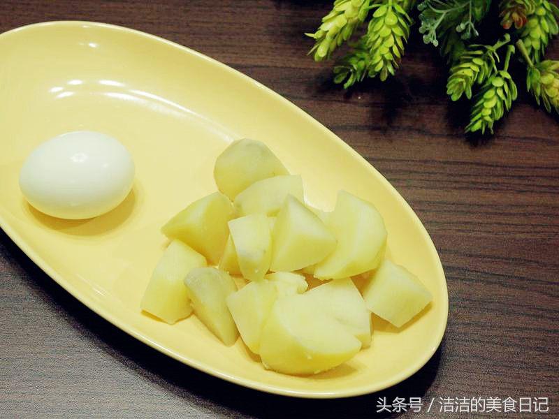 2分钟就能完成的早餐三明治，有鸡蛋还有土豆泥，味道超级赞