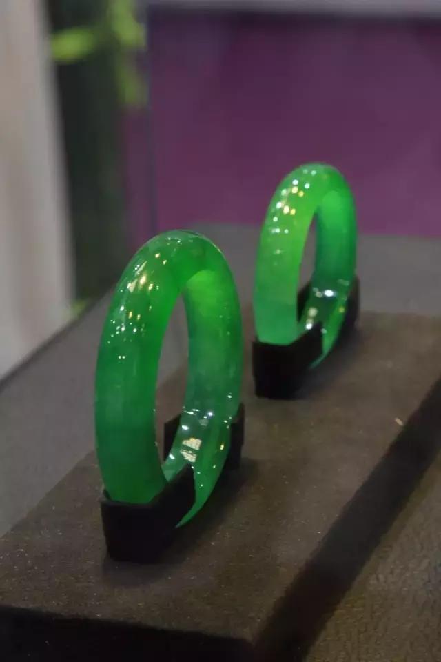 最美的翡翠玉手镯,最美玉手镯各种款式