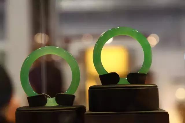 最美的翡翠玉手镯,最美玉手镯各种款式