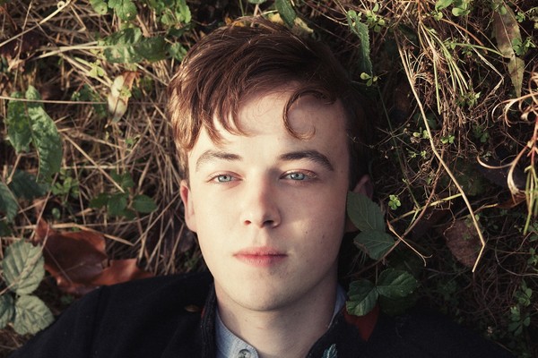 英国版《以你的名字呼唤我》嫩弟「红萝卜」解决寂寞