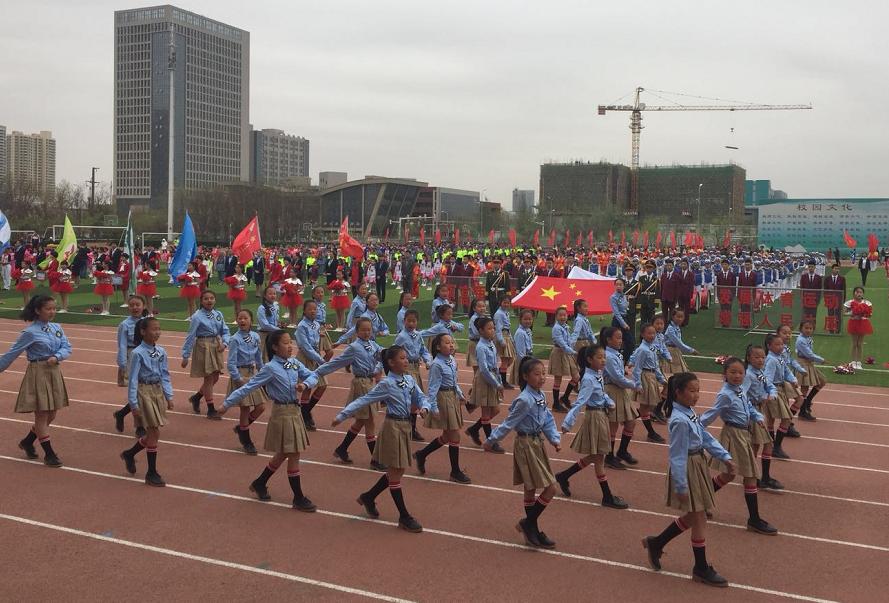 有趣的运动会小学生,一个运动会的游戏