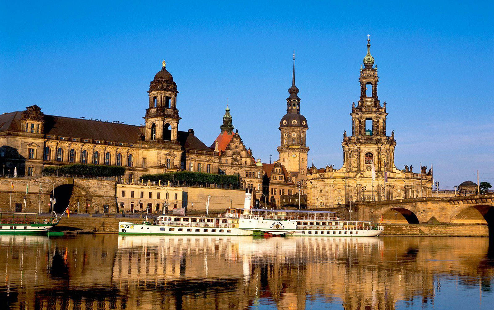 不是所有的面包都叫什么,汉堡包里面夹的全是肉叫什么汉堡