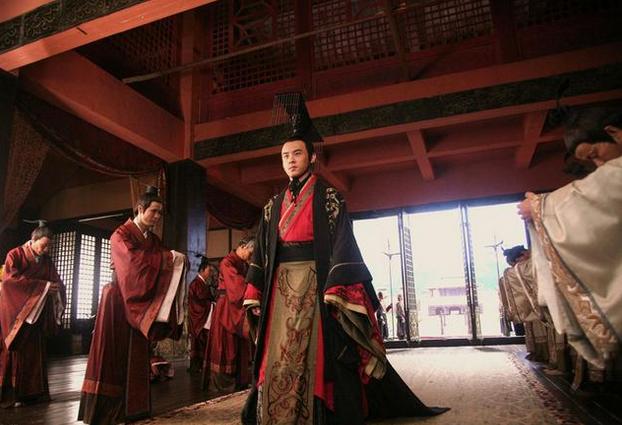 此人在1982年称帝，纳“佳丽”6人，想传“圣旨”册封蒋介石为王