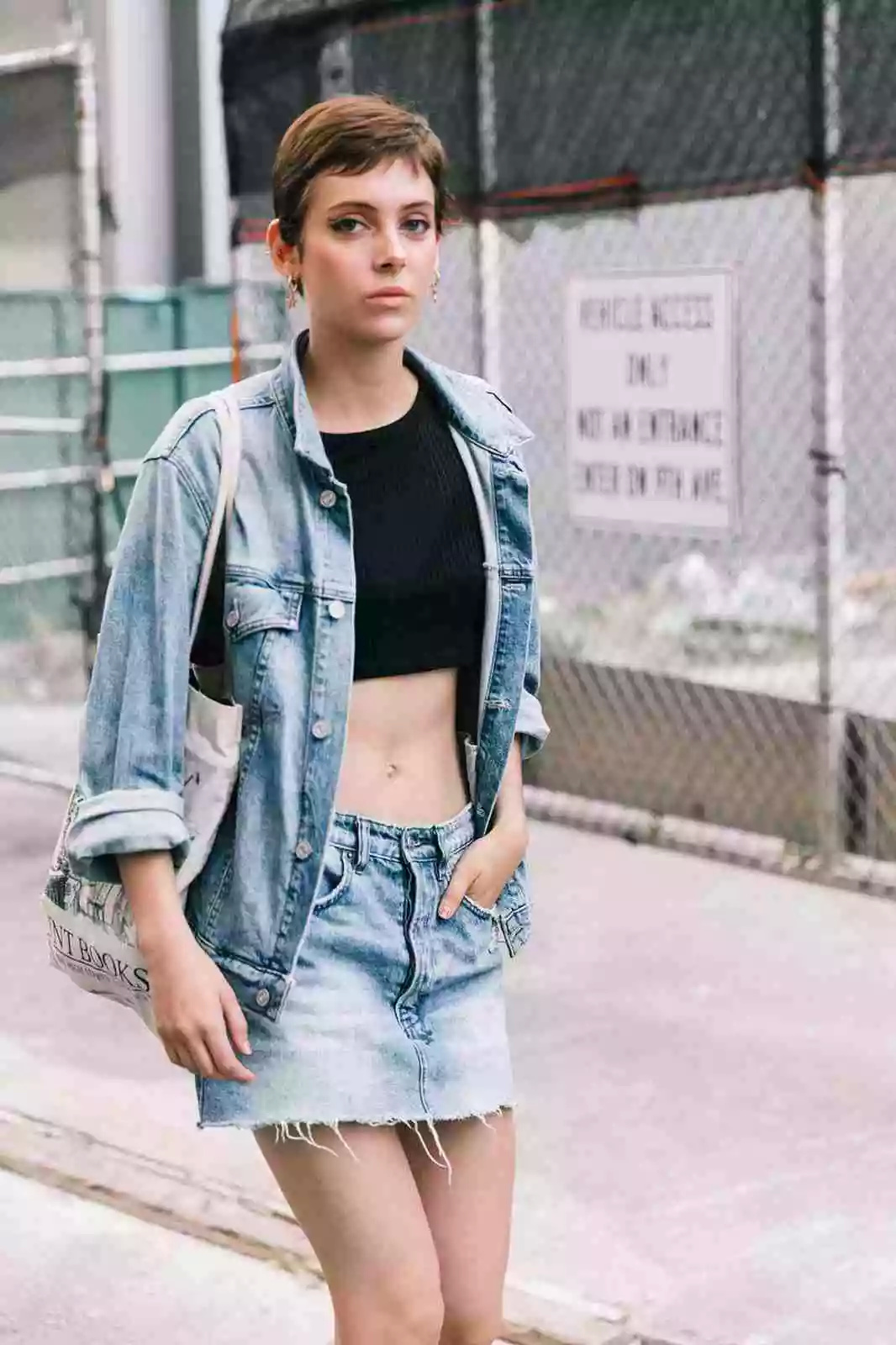 最好看的牛仔外套颜色,最时尚的牛仔外套搭配