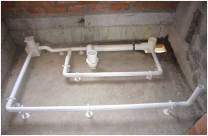 这年头谁还用传统卫生间呀？管道脏乱丑，还好我家当初没选错！