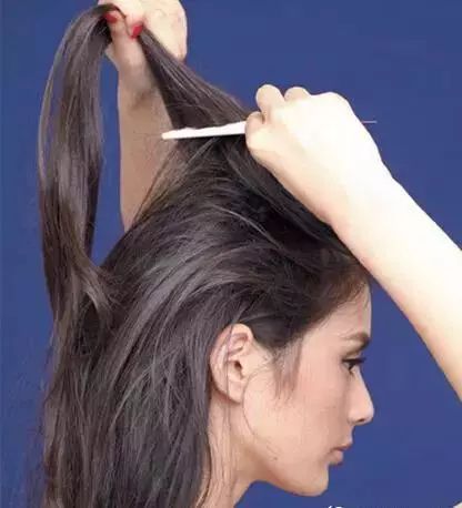 超短烫发刘海怎么扎头发简单好看,40岁的女人烫发后咋扎头发