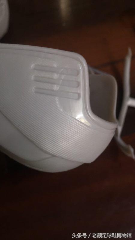 2002年的阿迪达斯鞋银色,阿迪达斯足球鞋哪一代最经典