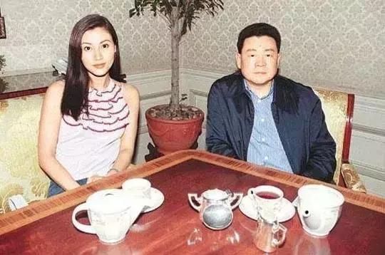 香港十大枭雄刘銮雄炒股,刘銮雄如何从股市狙击手变为港姐