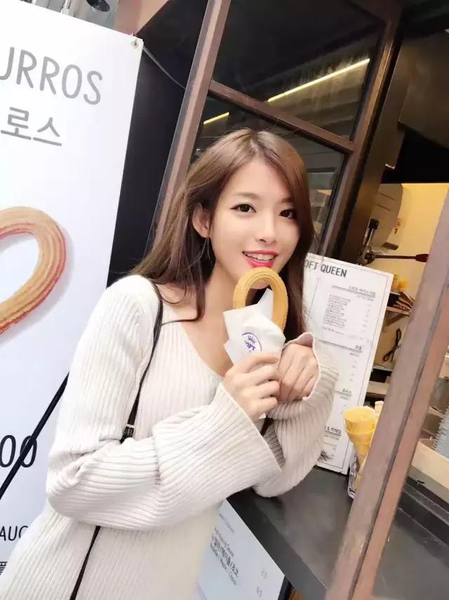 美瞳掉色在眼睛上怎么办,美瞳变糊了怎么洗干净