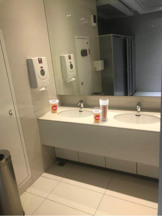 冒死闯进各大互联网企业厕所*拍偷**,没想到厕所之王竟然是......