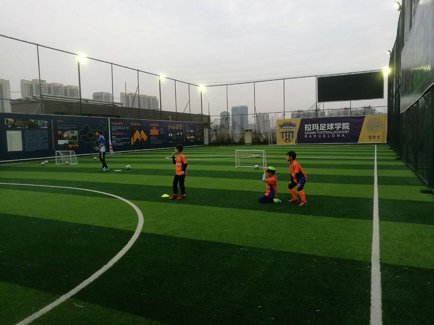 少儿足球训练教学视频教程,少儿足球的训练方法