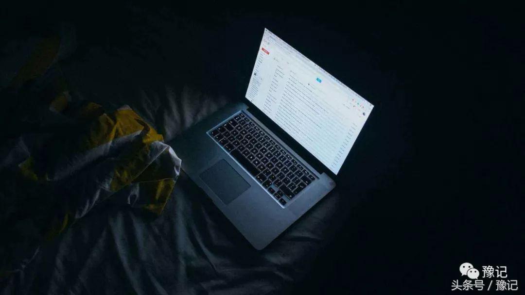 从“网上冲浪”到玩转微信,一个中年妇女经历了什么?