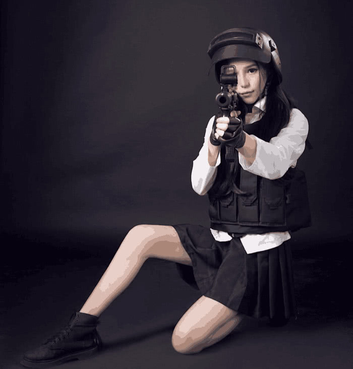 吃鸡用变声器套路敌人,吃鸡时使用变声器套路三个小姐姐