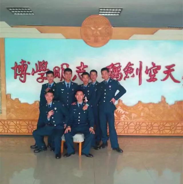 退伍军人养鸡创业致富,90后农村小哥辞职回乡创业养鸡