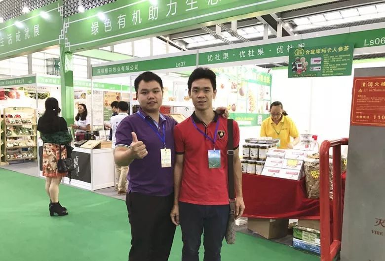 退伍军人养鸡创业致富,90后农村小哥辞职回乡创业养鸡