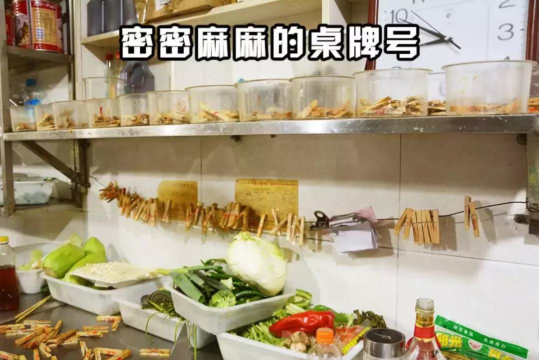 一天卖100斤面！阜阳这家刀削面，一到晚上门口就火到堵路