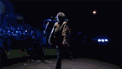 菲已入佛，唯已成仙，留童一个在人间