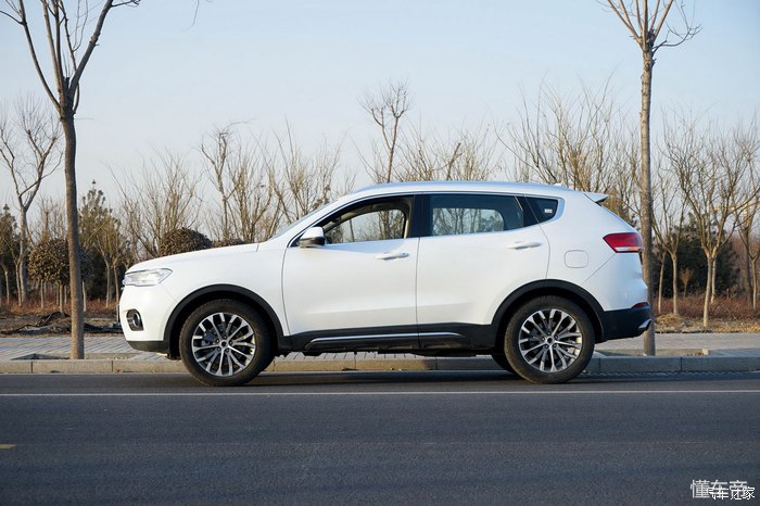 哈弗h6蓝标1.5t测评,第三代哈弗h61.5t2.0t选哪个好