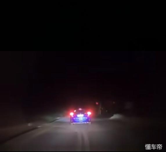 思域司机开的快直接翻沟里去了？这真不是一台思域