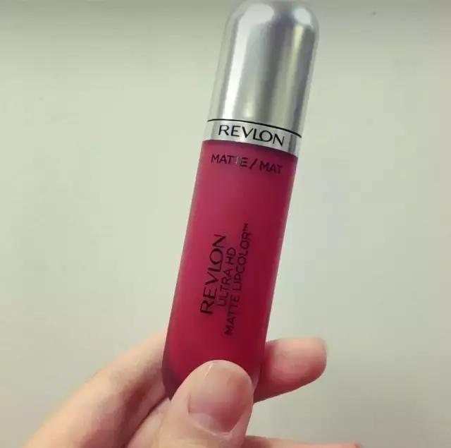 平价口红和国货之光的区别,平价口红光泽感