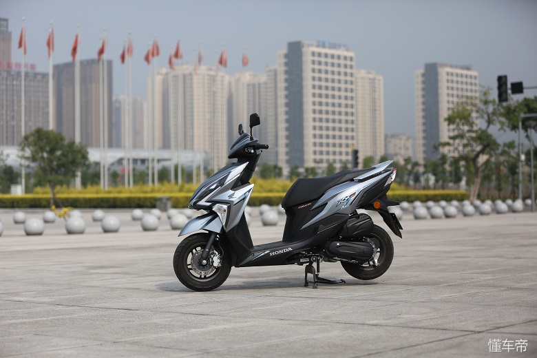 新大洲本田rx125裂行哪种颜色好看,新大洲本田裂行rx125和铃木uy125