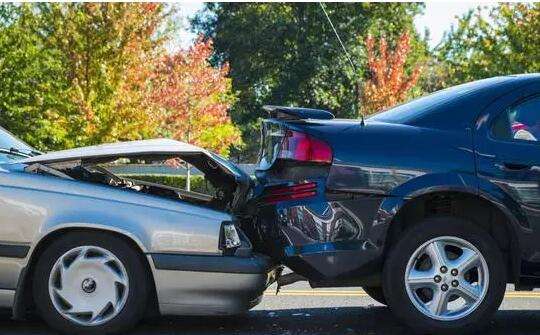 车子被撞了对方全责可以多索赔吗,车被追尾对方全责如何索赔贬值费