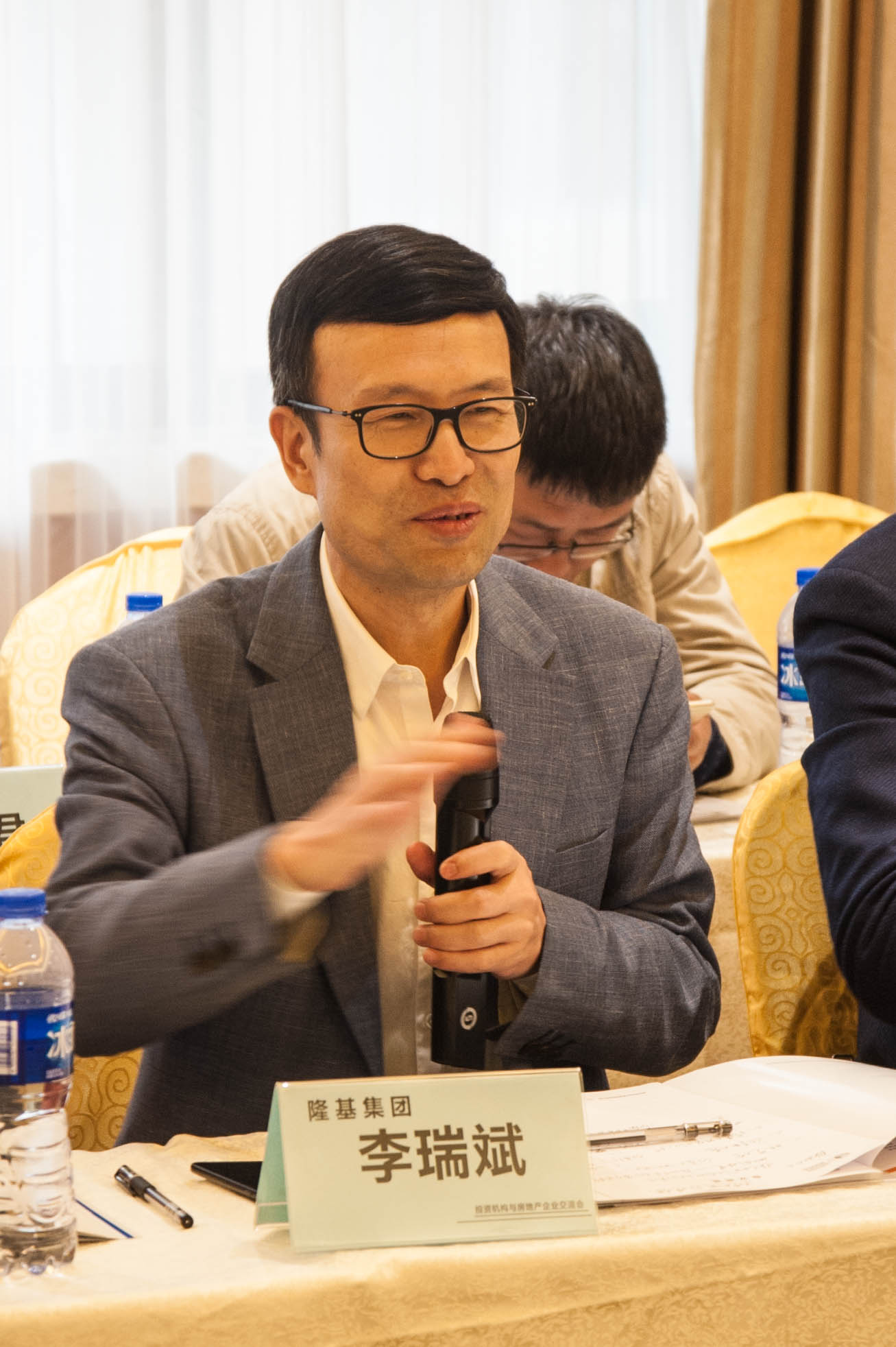 在陕西省创业投资与房地产行业交流会上,李瑞斌乔伟分别讲了话