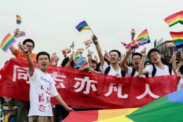 济南，一场300多人参与的同性恋亲友恳谈会上发生了什么？