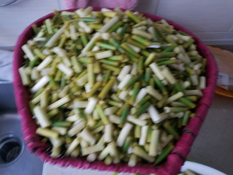 正宗腌制蒜苔不用切10斤方法,腌长蒜苔的正确方法