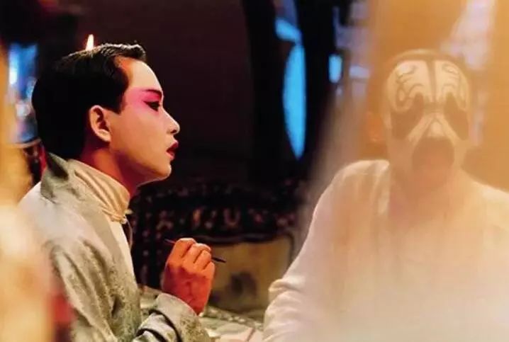 口欲的施虐到*欲情**的压抑，从程蝶衣的阉割到真虞姬的自刎