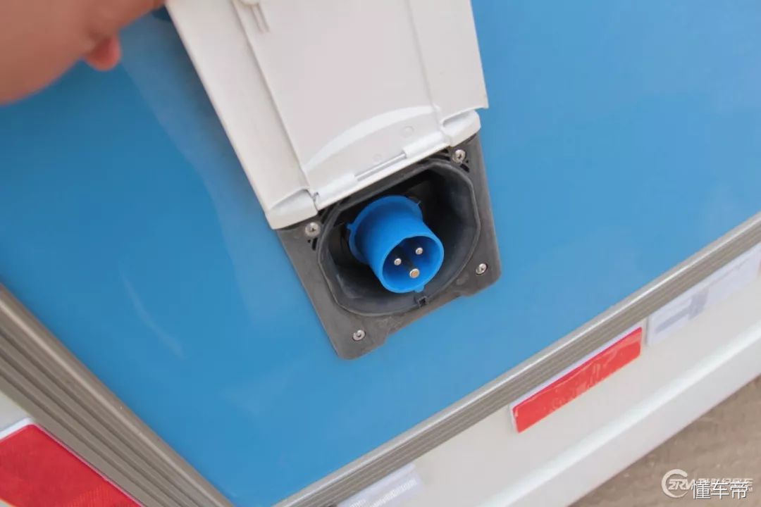 进口100万大额头c型豪华房车,豪华的六座六卧c级房车