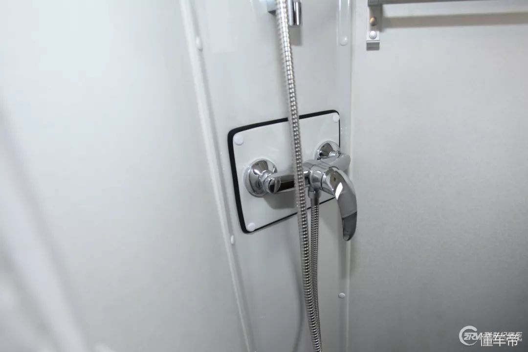 进口100万大额头c型豪华房车,豪华的六座六卧c级房车