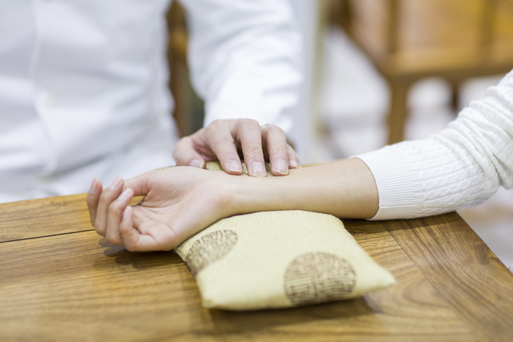 肿瘤专家谈抗癌：为什么有些肺癌患者总是腹胀?