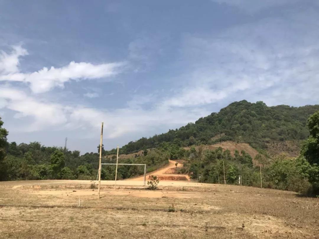 盘点：炼尸房边、大海之滨和群山环绕的泰国十大神奇球场