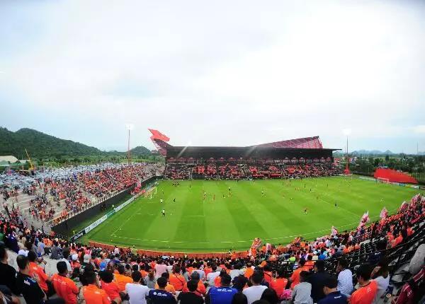 盘点:炼尸房边、大海之滨和群山环绕的泰国十大神奇球场