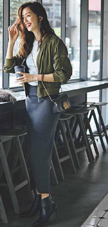 2022早春流行牛仔裤搭配,今年最流行几种颜色搭配