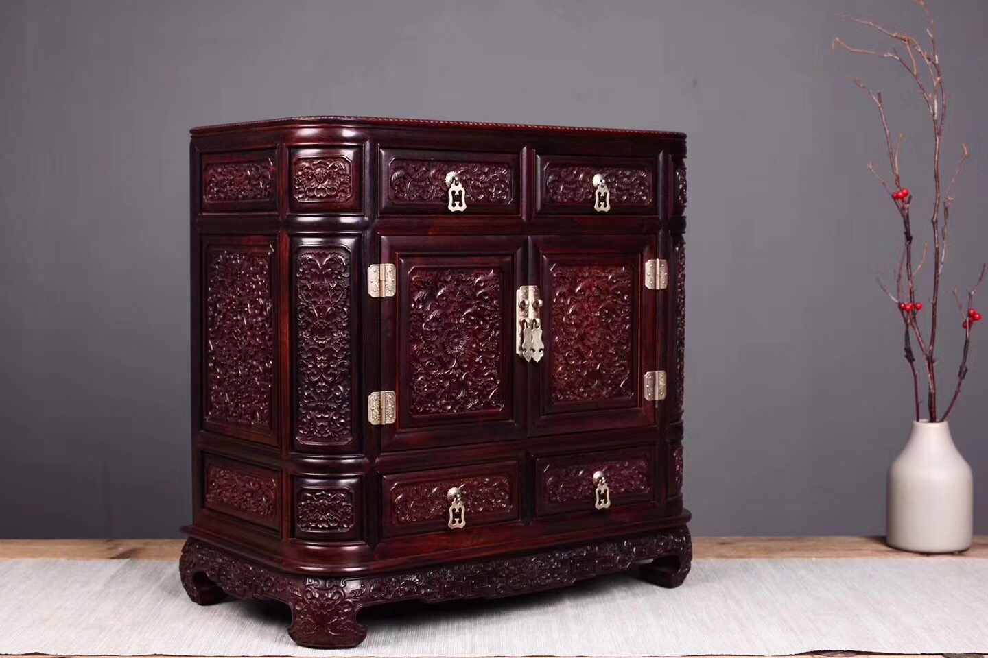 红木雕花里的污垢怎么清除,红木家具雕花太脏怎么清理