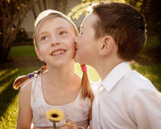 怀孕脸上能抹护肤品吗,怀孕了可以在脸上抹护肤品吗