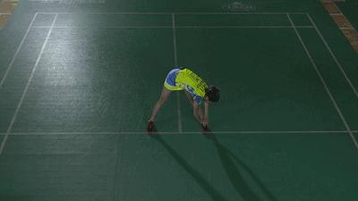 天气变热,打羽毛球前,热身运动不可少,千万不能忽略,附加方法