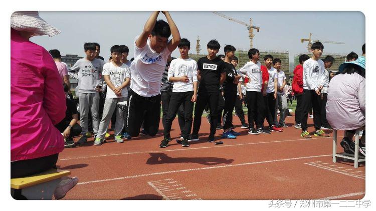 挥洒汗水敢于拼搏,挥洒汗水奋勇拼搏