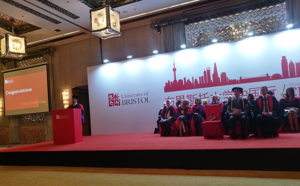 鑻卞浗甯冮噷鏂墭澶у鏍″簡,鑻卞浗澶у鐣欏姣曚笟鍏哥ぜ