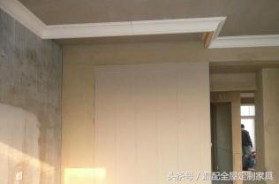 衣柜顶可以贴石膏线吗,衣柜做到顶怎么处理