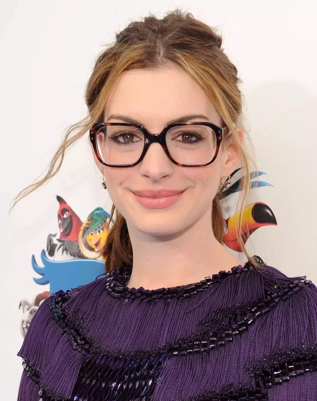 长期戴眼镜会导致面部变形吗,长期戴眼镜眼睛会变形