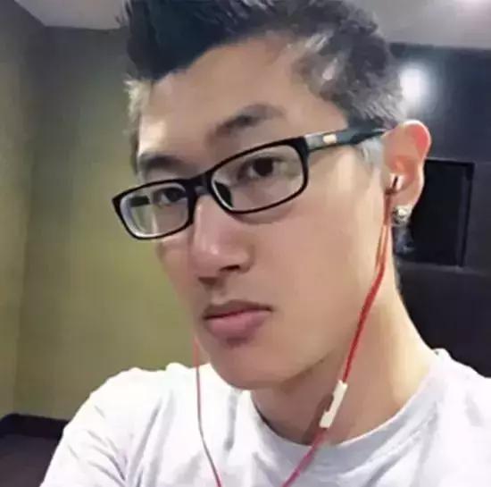 55岁范伟近照曝光,范伟全家近照曝光