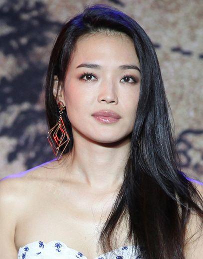 方脸女性适合留什么样的发型,方脸女生适合什么发型及穿搭